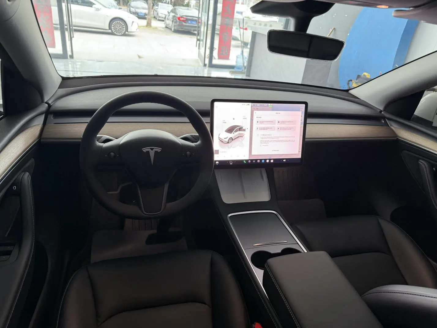 Tesla Model Y Facelift, long battery life, all-wheel drive version