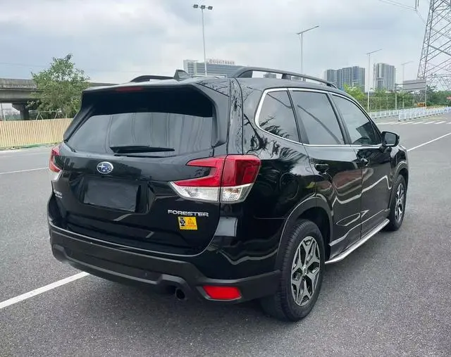 Subaru FORESTER Forester 2.0i Deluxe Edition EyeSight