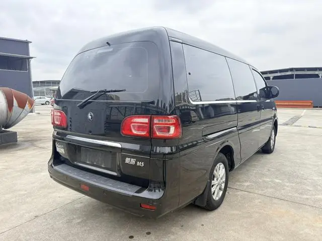 Dongfeng Fengxing Lingzhi M5L 1.6L luxury 7-seater