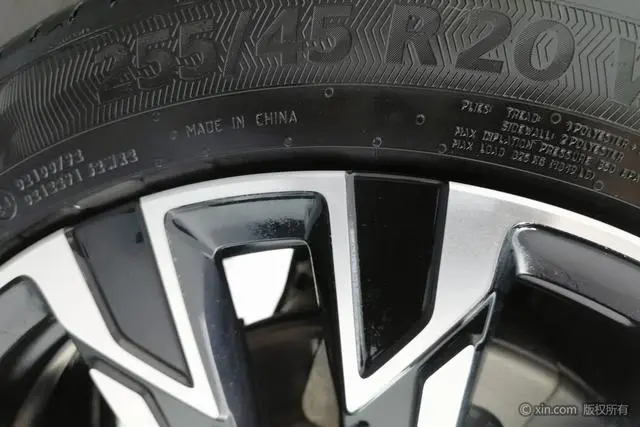 Hongqi Hongqi HS5 2.0T four-wheel drive flag collar Pro version
