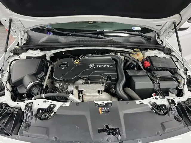 Buick Regal 20T Elite Country VI