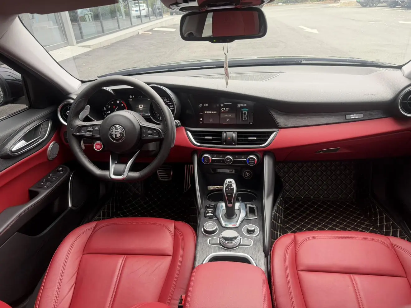 Alfa Romeo Giulia 2.0T 280HP Track Limited Edition