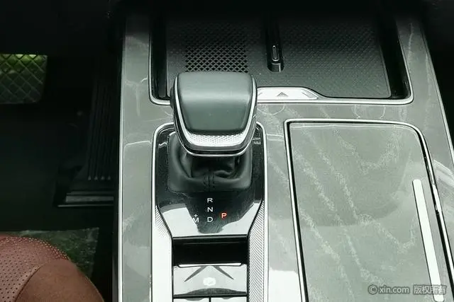 Hongqi Hongqi HS5 2.0T four-wheel drive flag collar Pro version