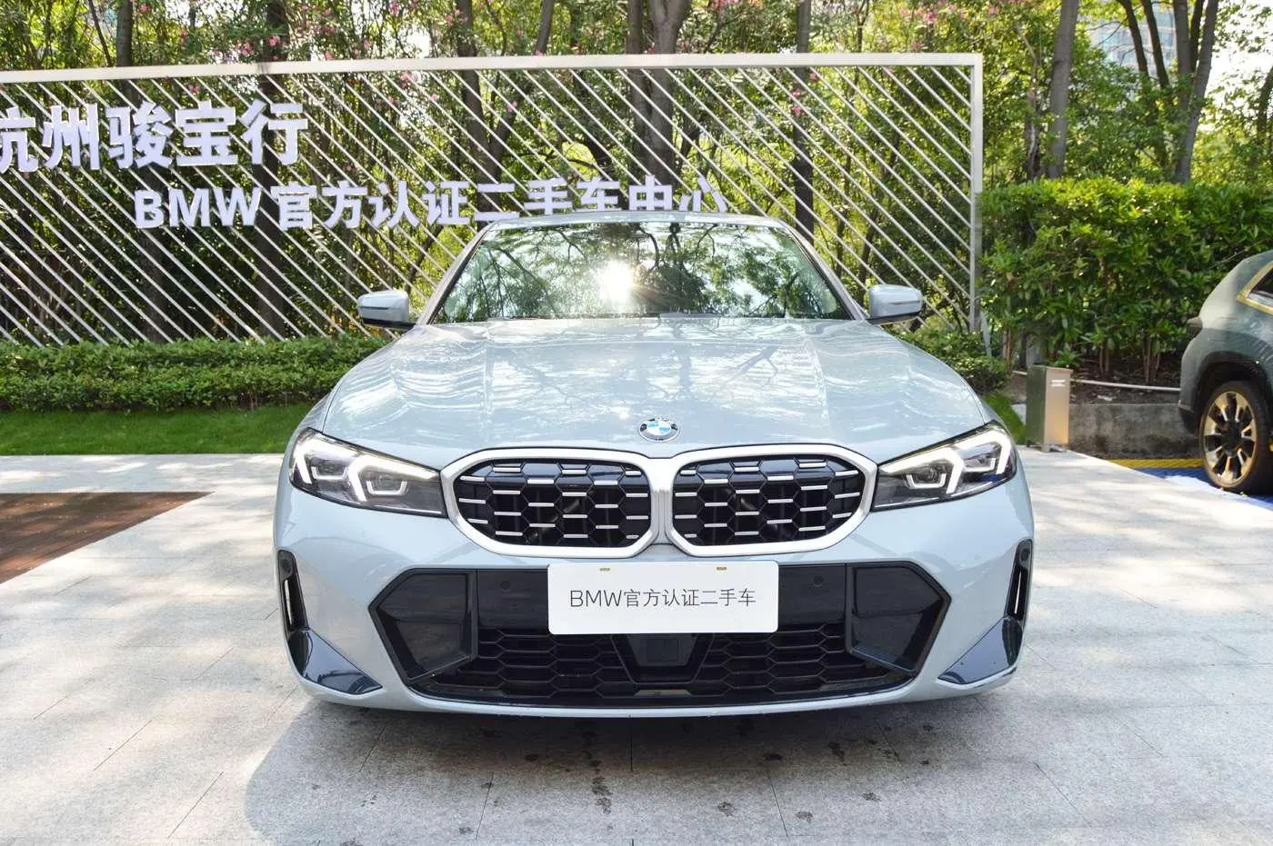 BMW BMW 3 Series 325Li M sports suit
