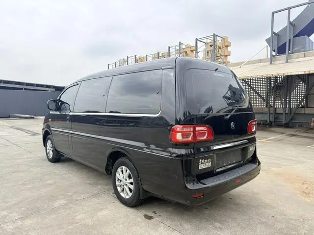 Dongfeng Fengxing Lingzhi M5L 1.6L luxury 7-seater