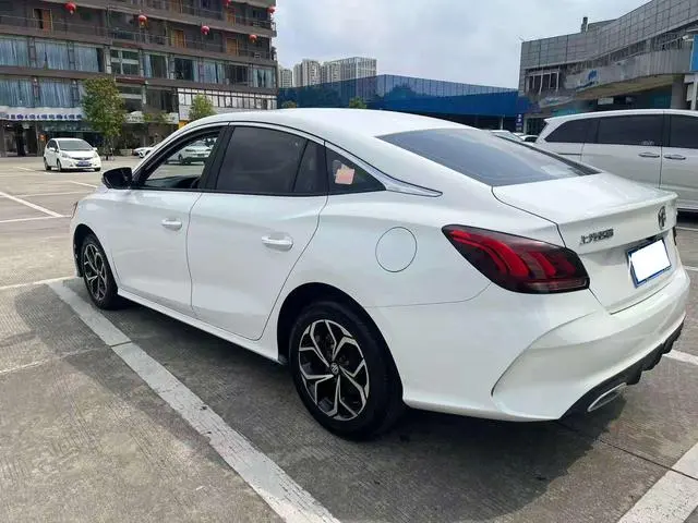 MG MG5 180DVVT CVT Youth Deluxe Edition