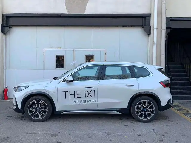 BMW BMW iX1 xDrive30L X design set