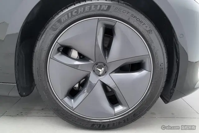 Tesla Model 3 Upgraded version of standard battery life rear drive
