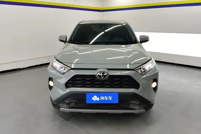 TOYOTA RAV4 Rongfang 2.0L CVT four-wheel drive fashion version