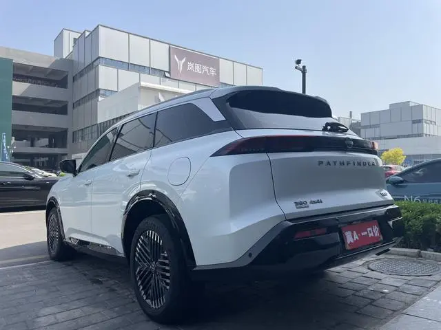Nissan Exploring the land 380VC-TURBO four-wheel drive Zhizun Edition six-seater