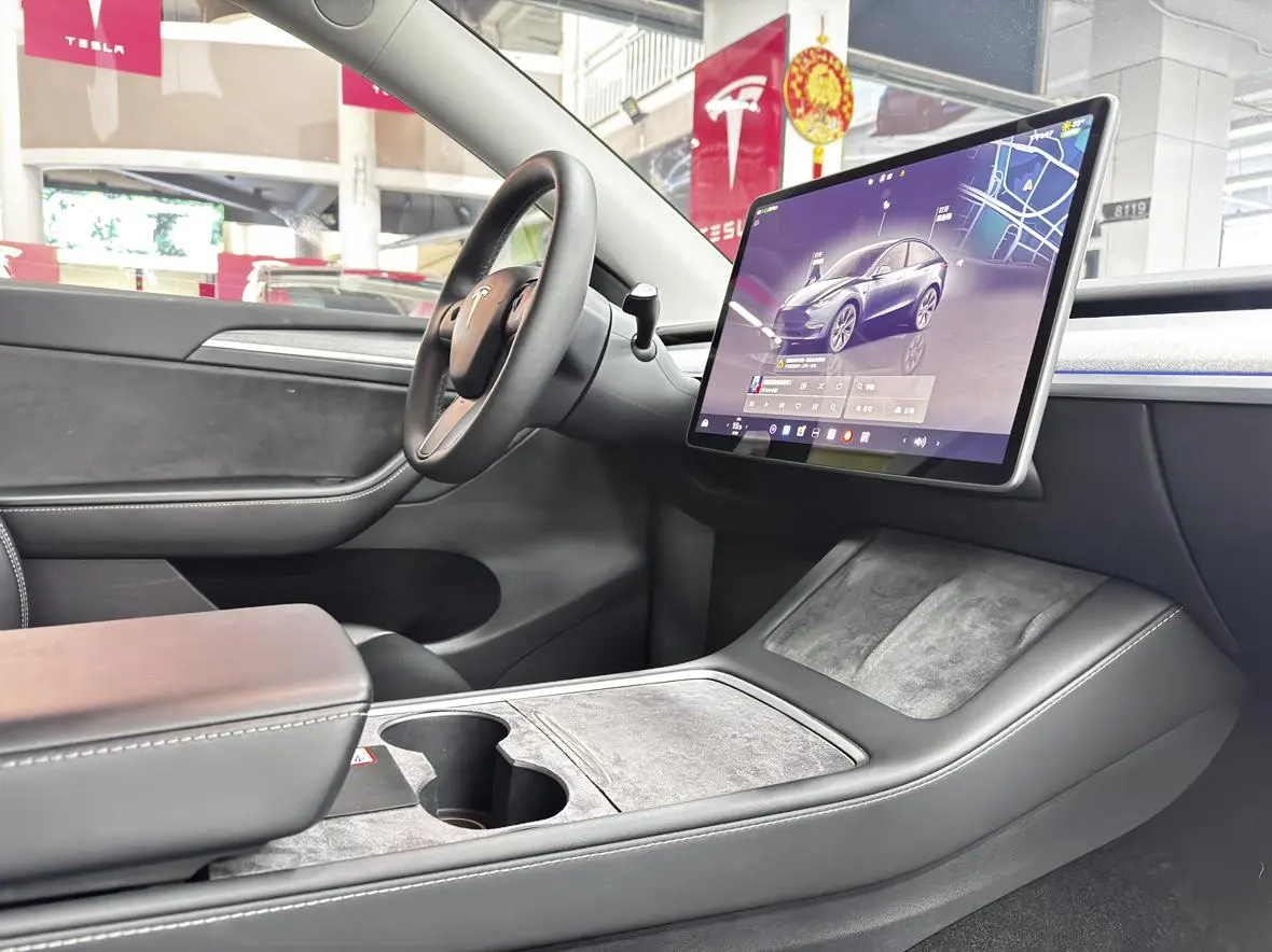 Tesla Model Y Rear-wheel drive version