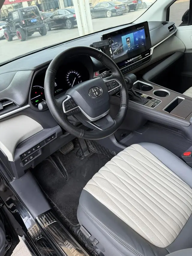 TOYOTA Saina 2.5L Hybrid Deluxe Edition