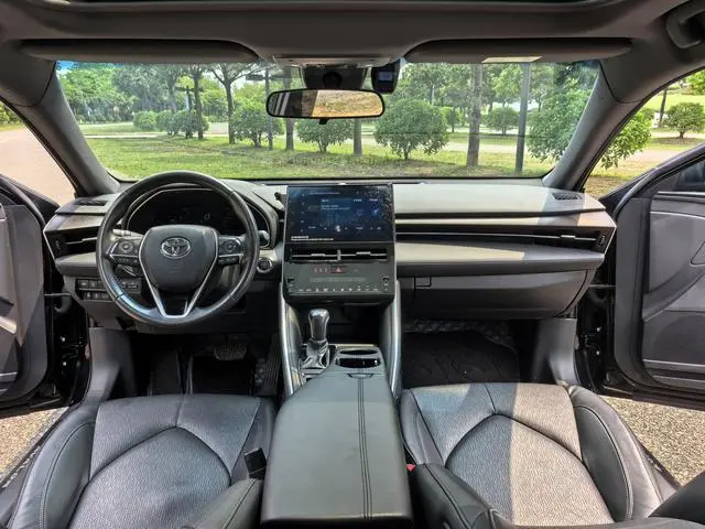 TOYOTA Asian dragon 2.0L XLE Premium Edition