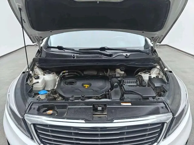 Kia Smart running 2.0L automatic two-wheel drive version DLX