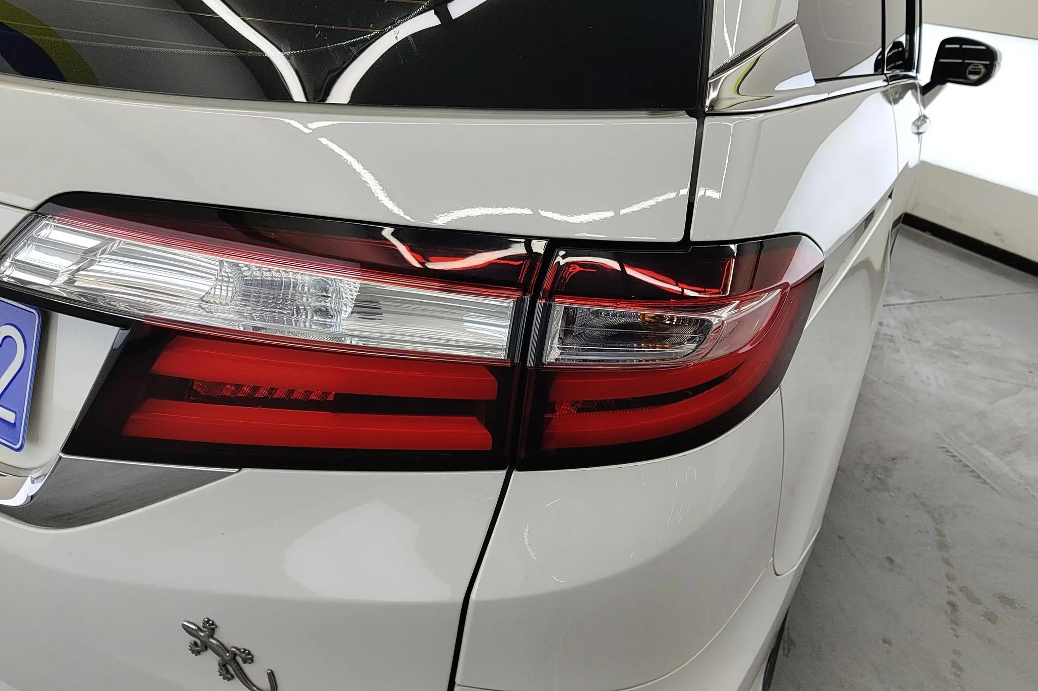 Honda Odyssey 2.4L Deluxe Edition