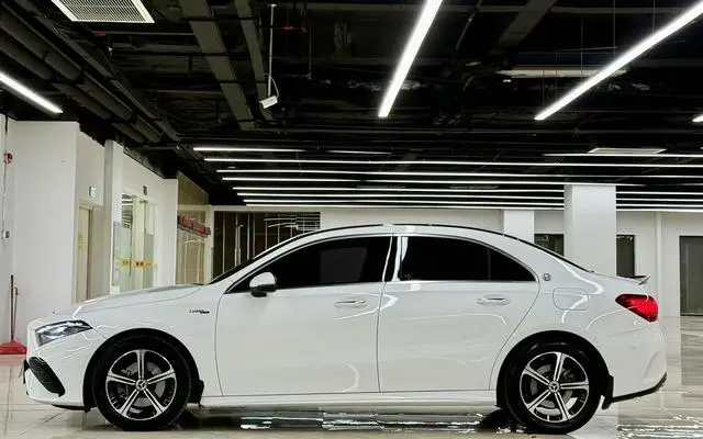 Mercedes-Benz Mercedes-Benz A-class A 200 L sports sedan fashion Version