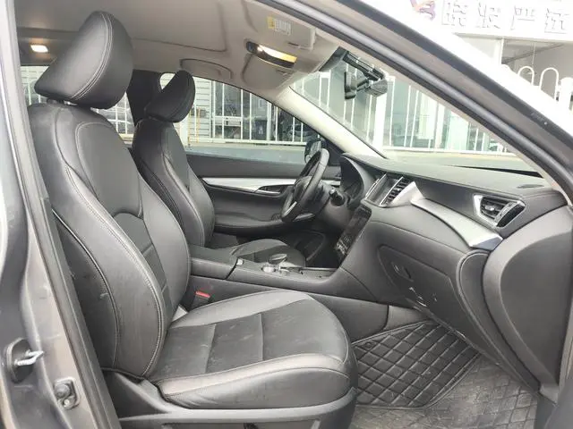 Infiniti Infiniti QX50 2.0T two-wheel drive pilot version