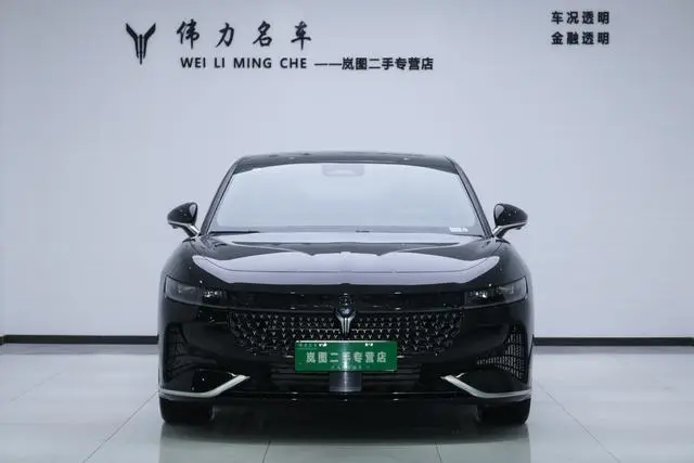 VOYAH Lantu chasing light PHEV Ultra-long battery life, four-wheel drive ultimate edition