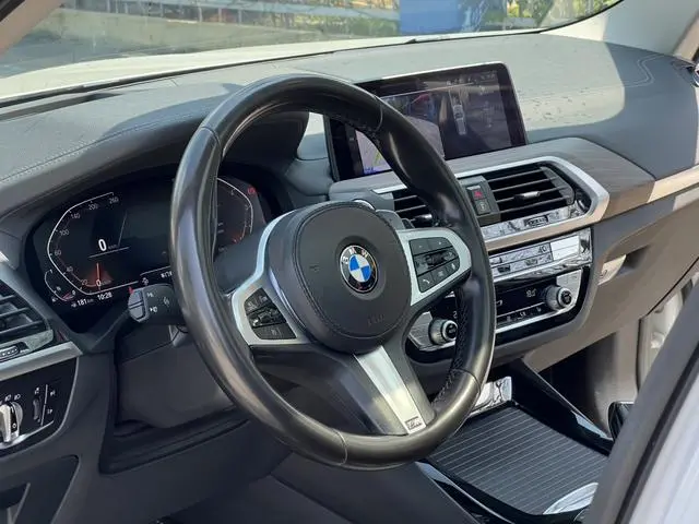 BMW BMW X3 xDrive28i M sports suit