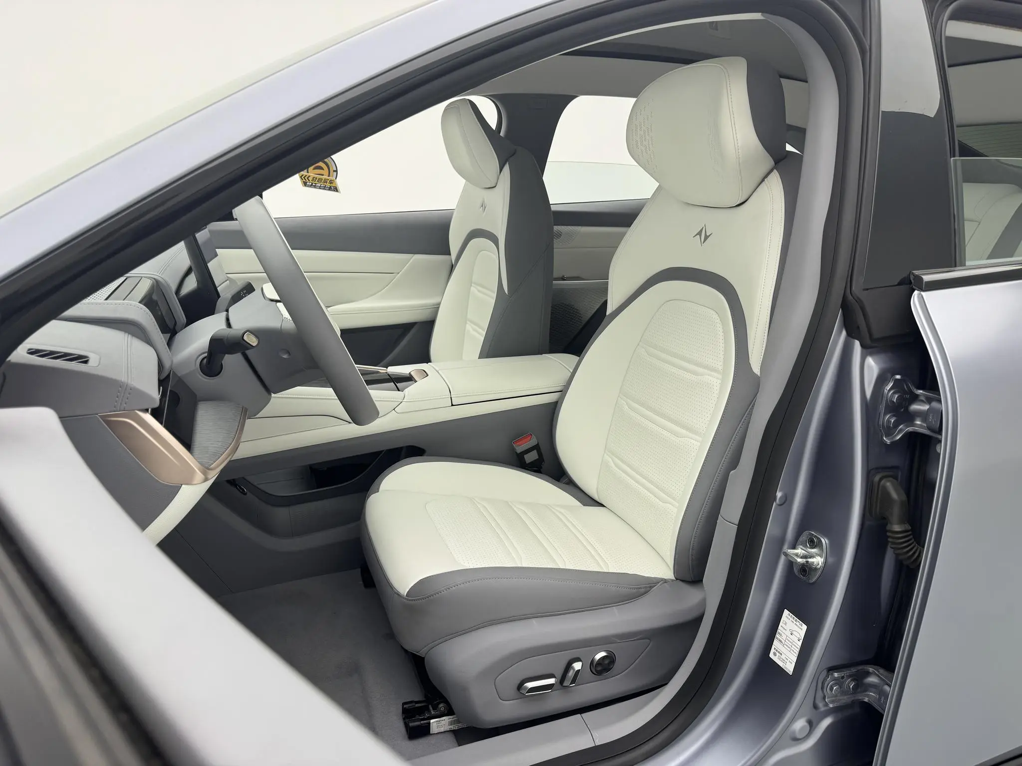 Dongfeng eπ eπ007 Pure electric 540 four-wheel drive Max version