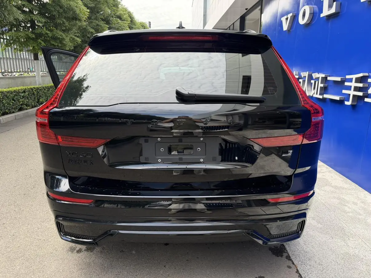 Volvo Volvo XC60 PHEV T8 four-wheel drive long battery life Zhiyuan Extreme night black version