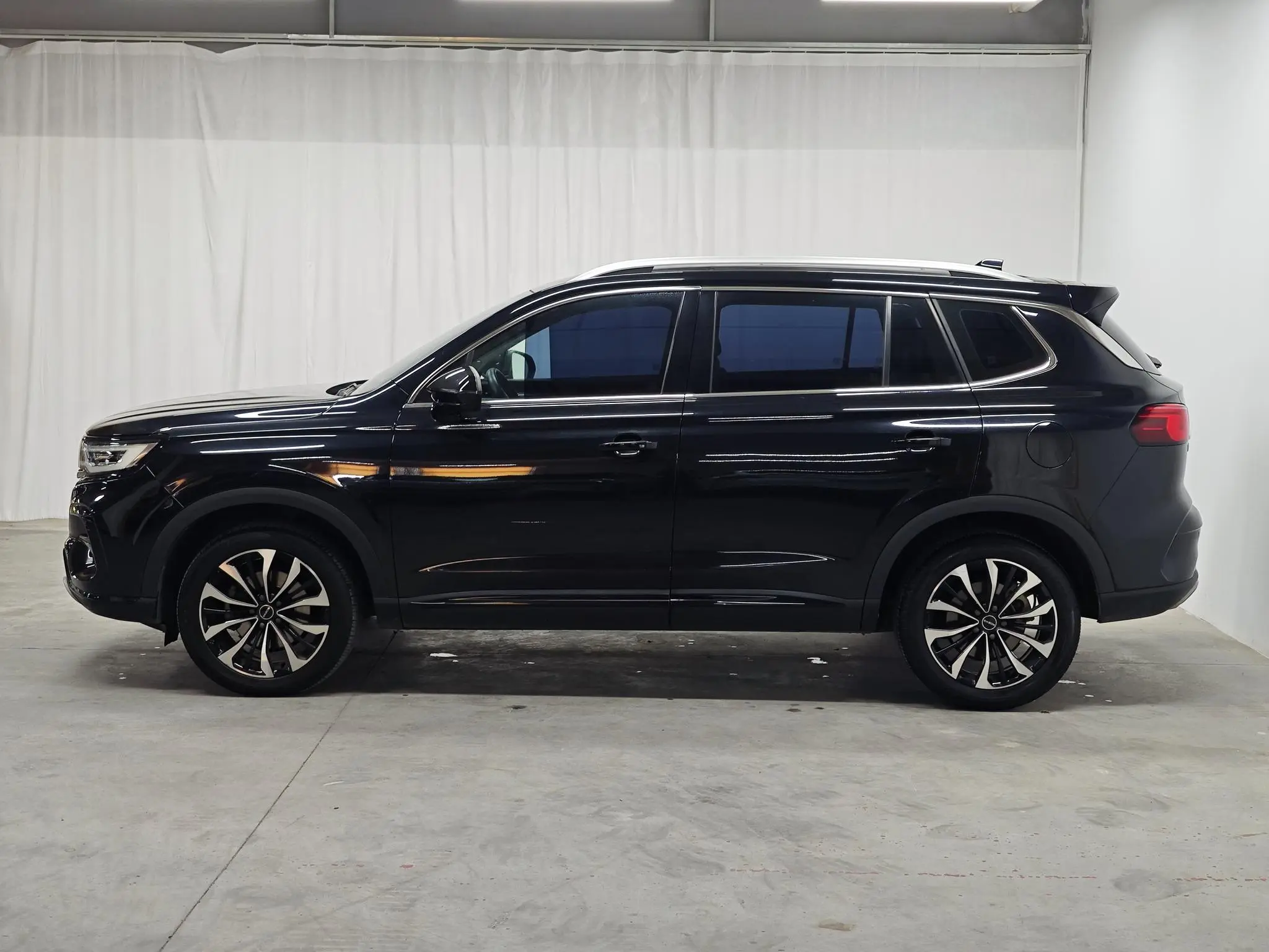 Roewe Roewe RX5 MAX Supreme series 300TGI automatic Luxury Cockpit Version