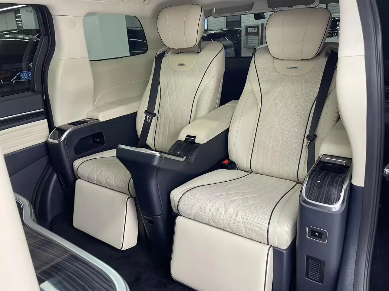 GAC Trumpchi M8 Master Series 390T four-seater Glory Edition