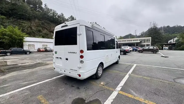 Wuling Wuling Rongguang New Card Special Vehicle 2.0L C-type sales truck single row extended double rear wheel LJM20B