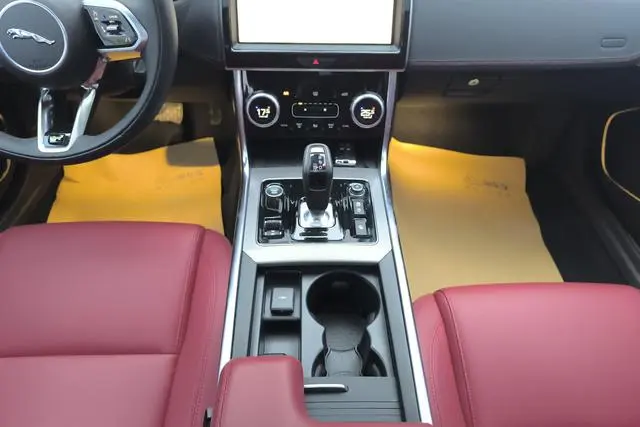 Jaguar Jaguar XEL 2.0T 250PS R-DYNAMIC S Enterprising Sports Edition