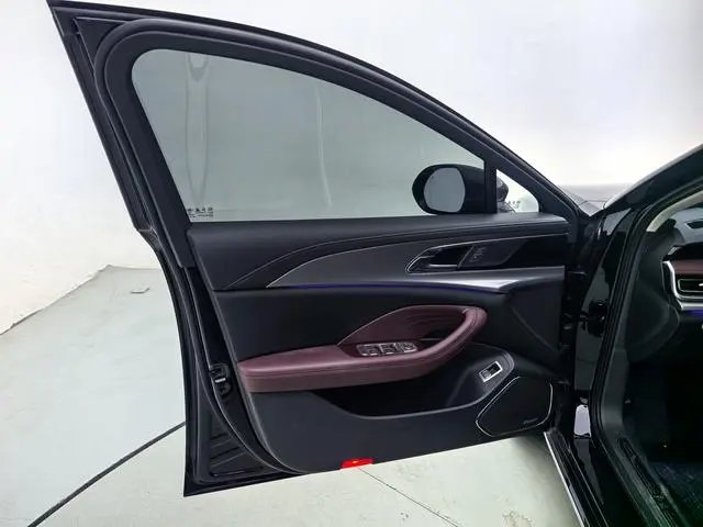 Hongqi Hongqi H5 2.0T Automatic Zhilian Qichang Version