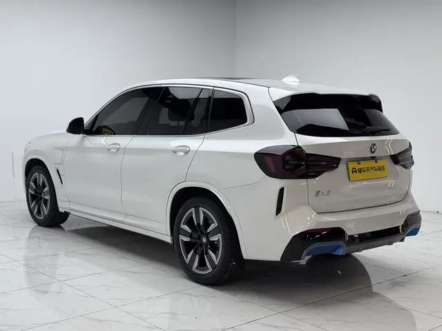 BMW BMW iX3 Facelift leading type