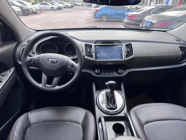 Kia Smart running 2.0L automatic two-wheel drive version GL