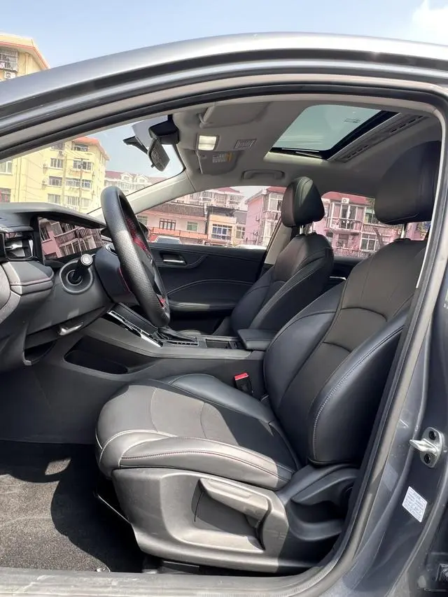 Roewe Roewe i5 1.5L CVT Deluxe Edition
