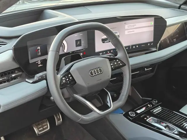 Audi Audi Q6L e-tron First pilot version