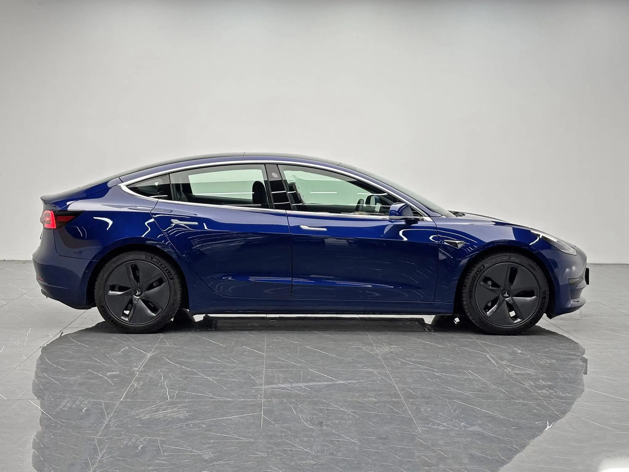 Tesla Model 3 Upgraded version of standard battery life rear drive