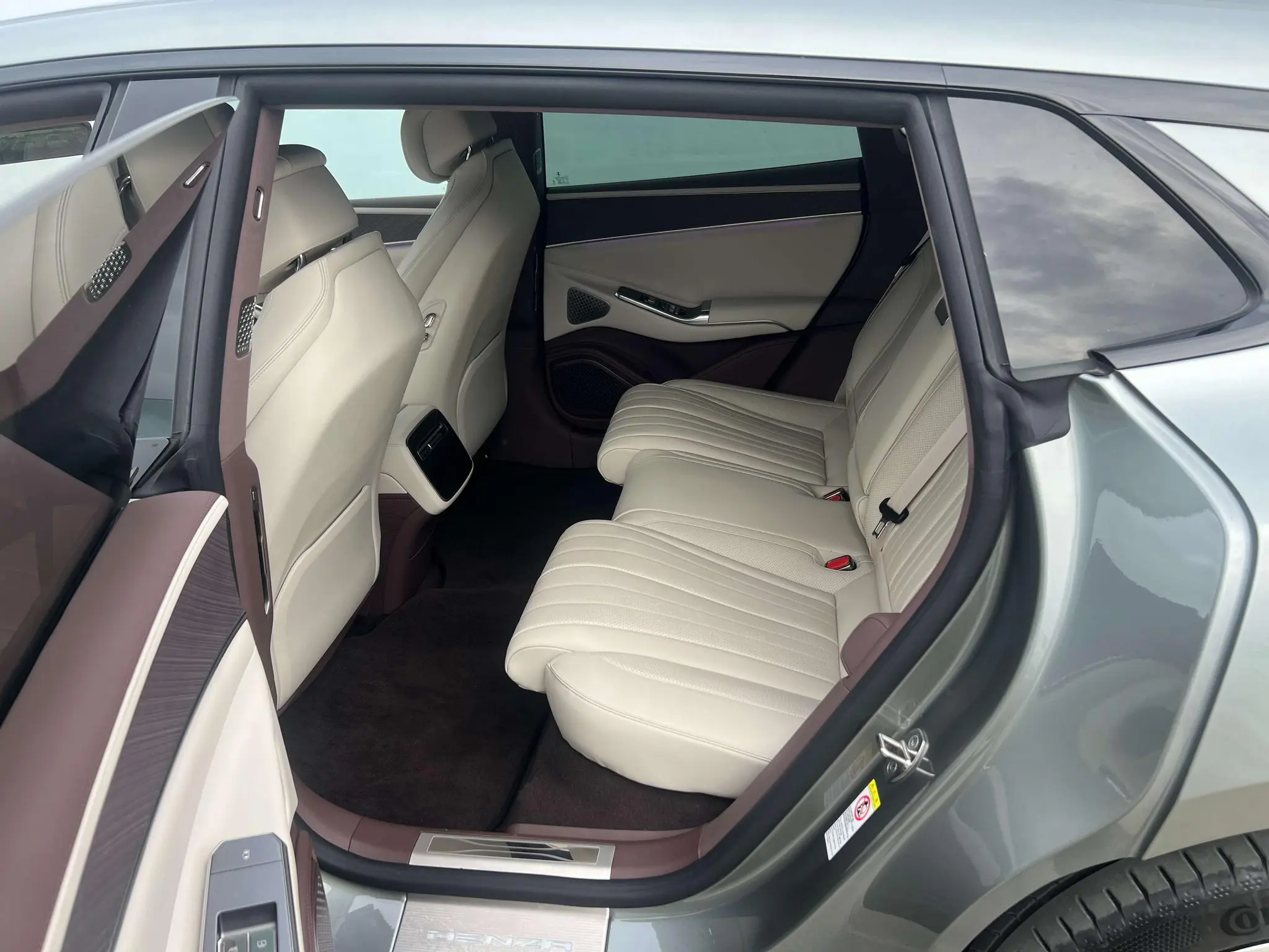 Denza Denza Z9GT DM 1100 four-wheel drive Max version