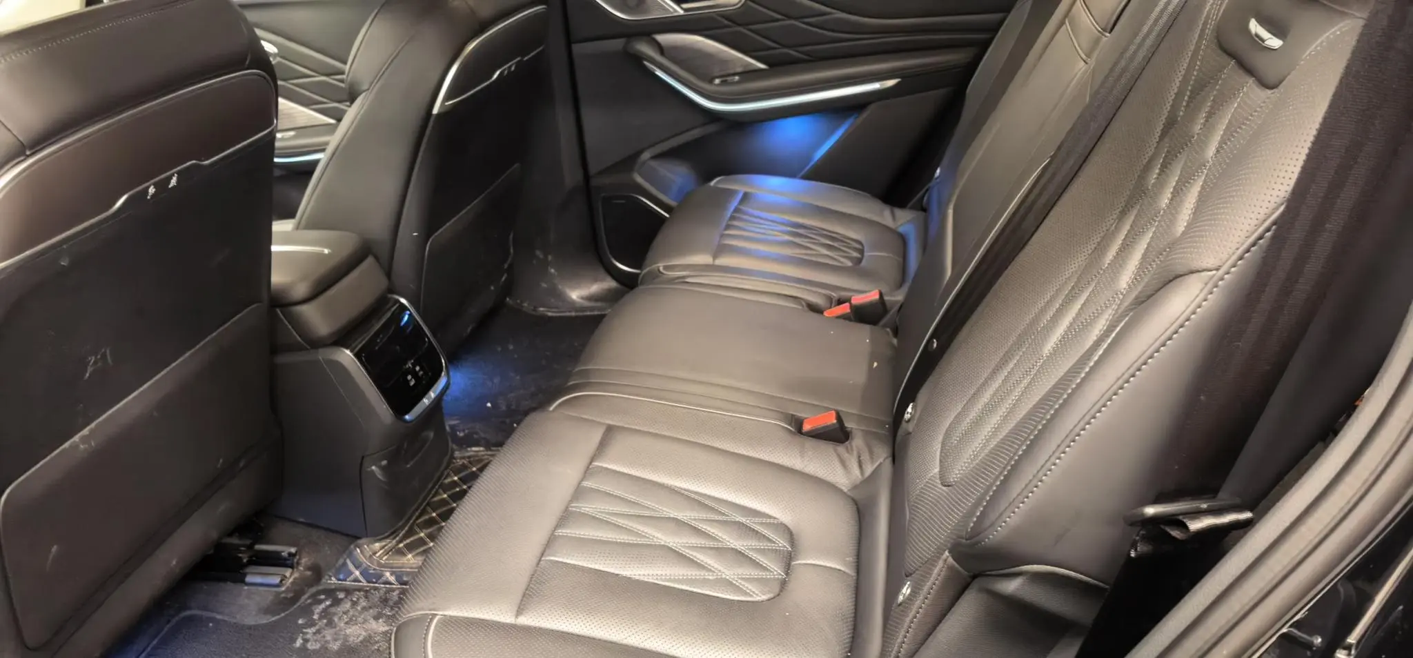 Hongqi Hongqi HS7 PHEV 2.0T four-wheel drive Qichang version 7 seats