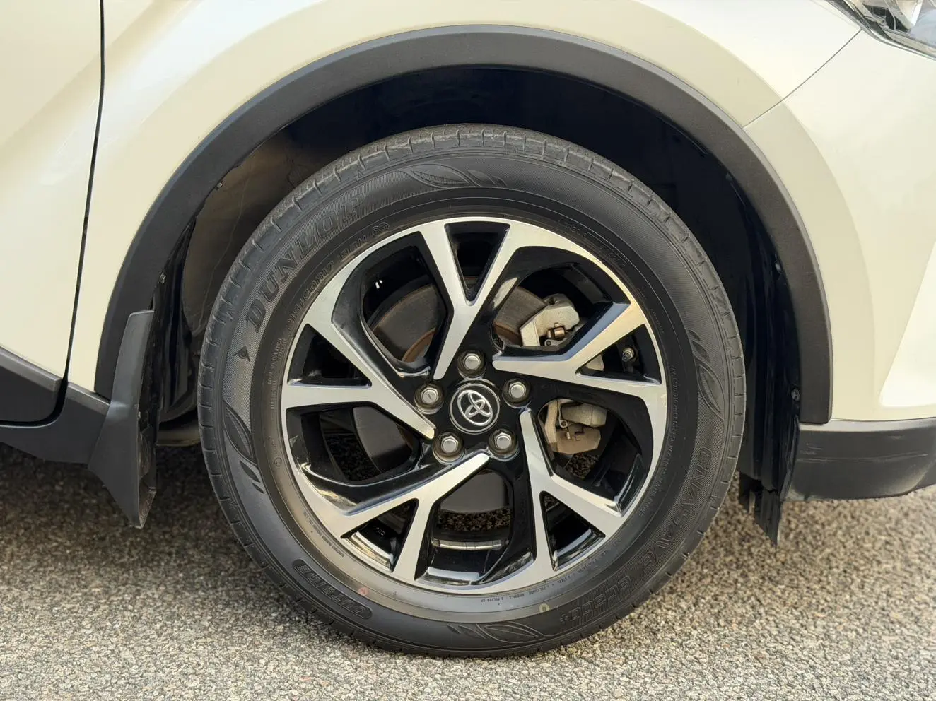 TOYOTA Toyota C-HR 2.0L Deluxe Edition