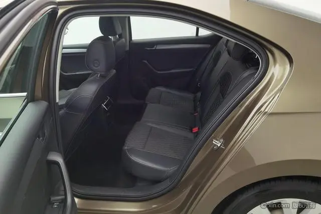 Skoda Speed pie ZI330 DSG Comfort Edition Country V