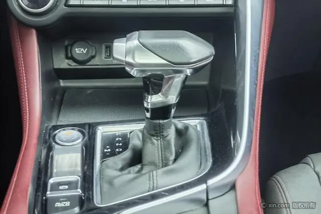 Dongfeng Fengshen Dongfeng Fengshen AX7 PRO 1.6T Automatic Smart Version