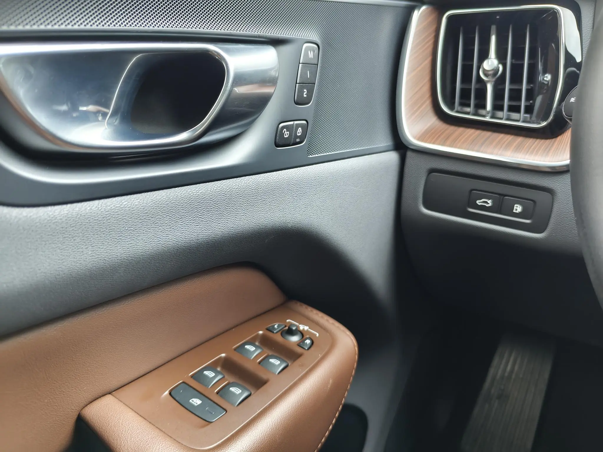 Volvo Volvo XC60 PHEV T8 four-wheel drive long battery life Zhiyuan Deluxe Edition