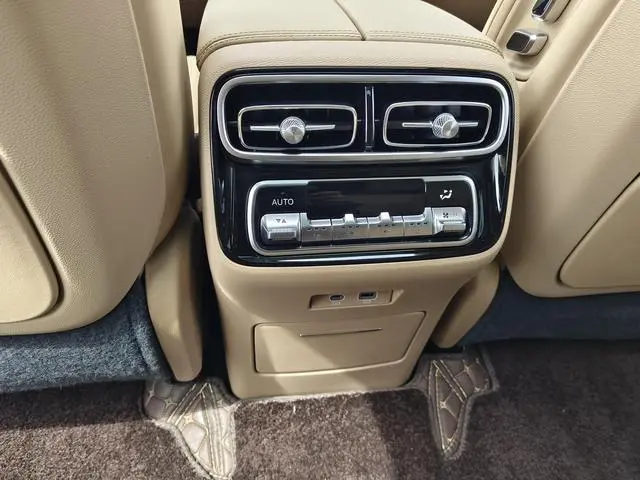 Beijing Beijing off-road BJ60 Thunder Advanced version of seven seats