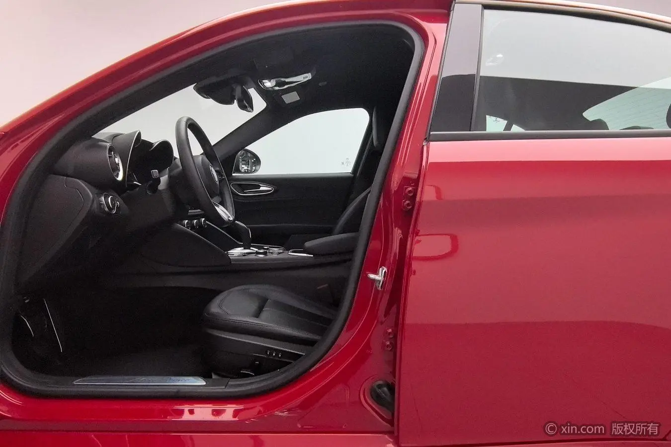Alfa Romeo Giulia 2.0T 280HP Ti driving control version