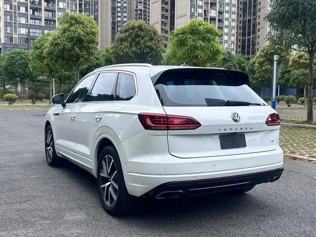 Volkswagen Touareg 3.0 TSI Sharp Front Version Country V