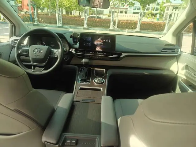 TOYOTA Grevia Smart electric hybrid dual engine 2.5L two-wheel drive comfort version
