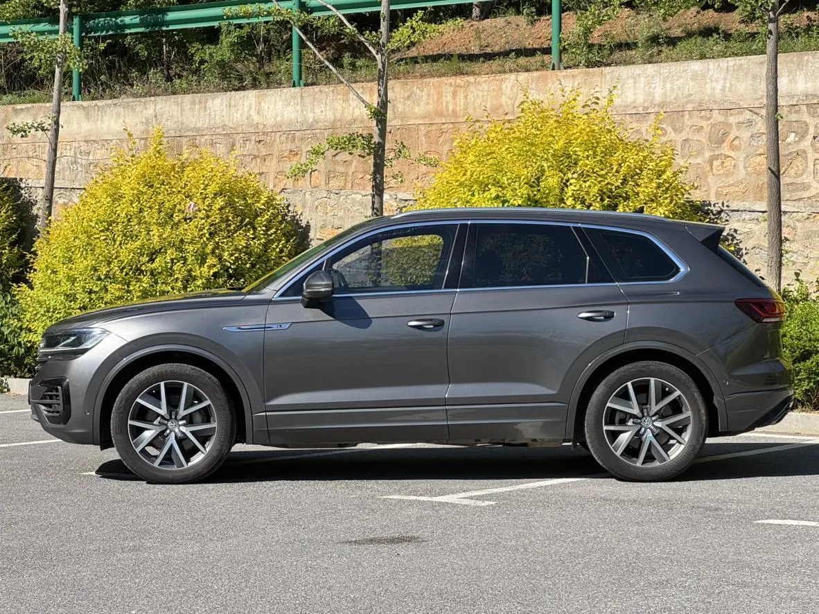Volkswagen Touareg 3.0 TSI Sharp Front Version Country V