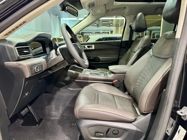 Ford Explorer 2.3T EcoBoost four-wheel drive titanium version 7 seats