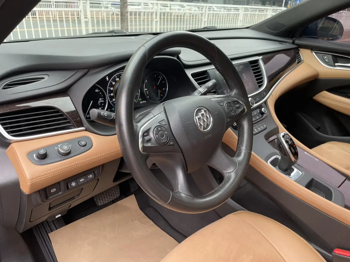 Buick Lacrosse 28T luxury