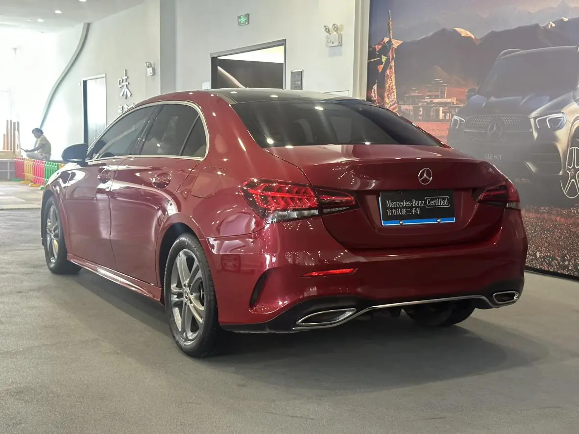 Mercedes-Benz Mercedes-Benz A-class Facelift A 180 L sports sedan