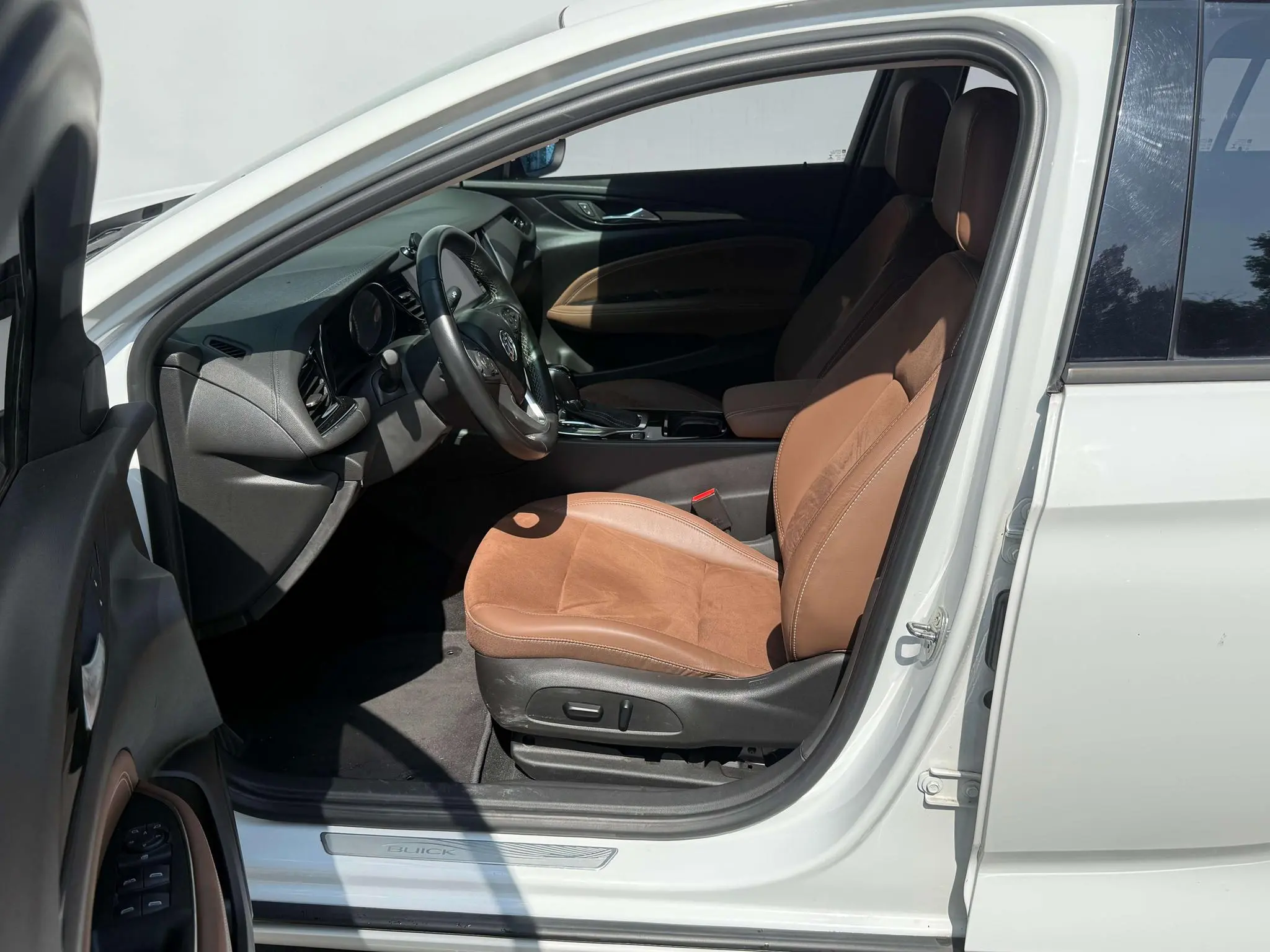 Buick Regal 20T Elite Country VI